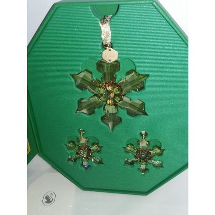 SWAROVSKI, ANNUAL EDITION 2022 CHRISTMAS ORNAMENT SET,GOLD, Absolutely Stunning.