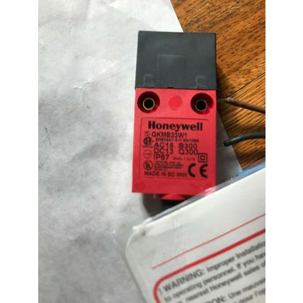 NEW HONEYWELL GKMB33W1 XP-4042, MINIATURE SAFETY INTERLOCKING SWITCH 120-240v,SG