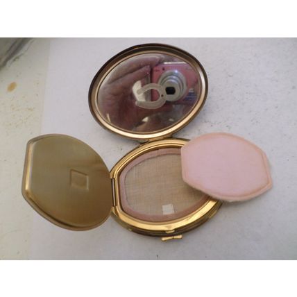 Vintage Powder Compact - oval shape - ouis nos separabit #40