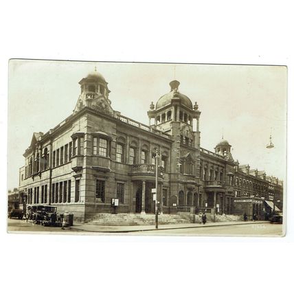 London postcard Ilford Town Hall
