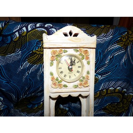 VINTAGE TIANGUAN (NO JEWEL)RECTANGULAR UPRIGHT DISTRESSED WHITE WOOD SHELF CLOCK