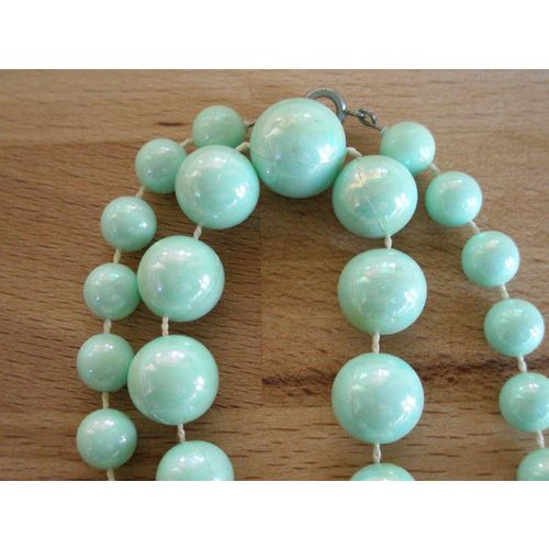 Vintage Pale Green Lustre Bead Necklace