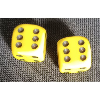 2003 " WADDINGTONS SIMPSONS MONOPOLY SPARE PARTS.2 DICE,LITTLE USED. UK FREEPOST