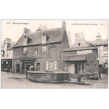 35 - Dol-de-Bretagne - la maison de Plaids et la poste