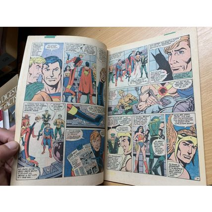DC COMICS JUSTICE LEAGUE OF AMERICA #218 SEPT 1983 (VFN+) COMIC (LL)
