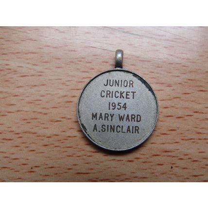 London Federation of Boys Clubs Junior Cricket 1954 Mary Ward Medal (e741)