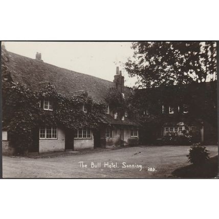 The Bull Hotel, Sonning, Berkshire, 1914 - RP Postcard