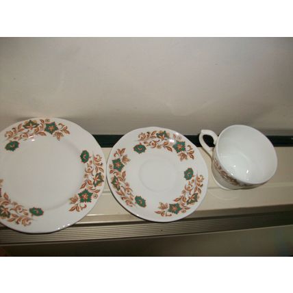 Very Pretty English Fine China Tea Cup, Saucer & Side Plate Green Floral