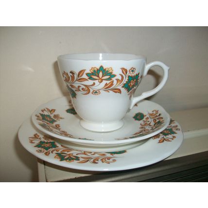 Very Pretty English Fine China Tea Cup, Saucer & Side Plate Green Floral