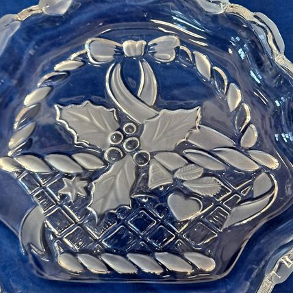 Mikasa POINSETTIA BASKET Open Candy DISH Christmas Plate Frosted Nut Bowl Sweet