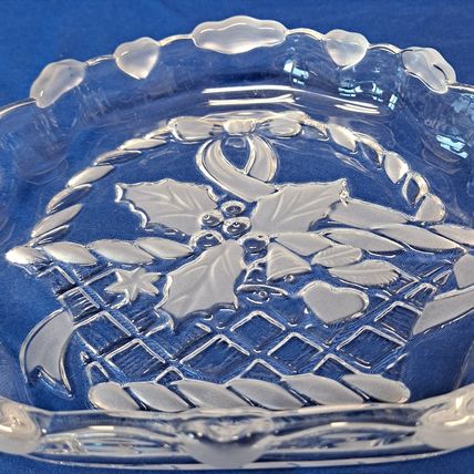 Mikasa POINSETTIA BASKET Open Candy DISH Christmas Plate Frosted Nut Bowl Sweet