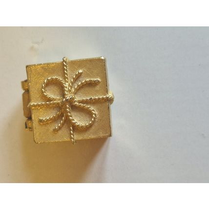 Vintage 1980's Gold Colour Parcel Pill Box