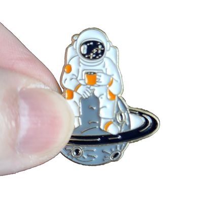 Spaceman Pin Badge Enamel 2.8 cm x 3.0 cm Fun Comic Fun Collectable BA213