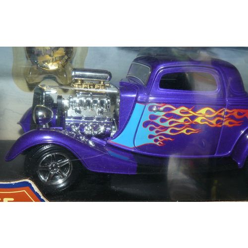 1/18 1934 Ford full fender hotrod