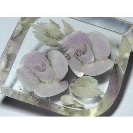 VINTAGE Pretty Clear Lilac & Pale Green Reversed Carved Lucite Floral BROOCH