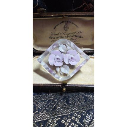 VINTAGE Pretty Clear Lilac & Pale Green Reversed Carved Lucite Floral BROOCH