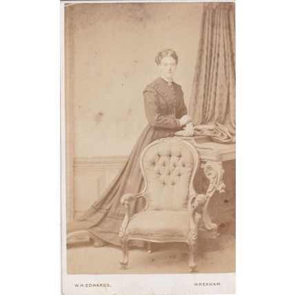 VICTORIAN CDV PHOTO -STANDING LADY BY W.H. EDWARDS, WREXHAM. LONG DRESS