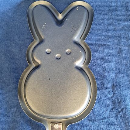 Easter BUNNY Shaped PANCAKE SKILLET Egg Pan Non-Stick Chocolate Mold Candy