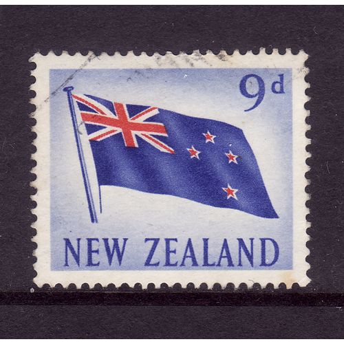 NEW ZEALAND 1960 SG 790 9d NATIONAL FLAG FINE USED#2