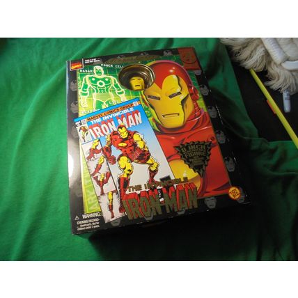 IRON MAN Famous Covers, Toy Biz/Marvel Comics, 1998!! MIB! $25.00 OBO!!