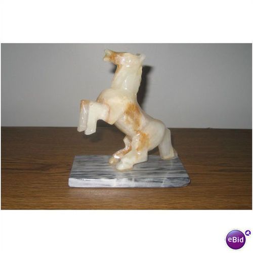 HORSE - BEIGE WHITE AND GREY ONYX HAND CARVED HORSE MADE IN MEXICO