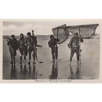 Calais Pas de Calais Pecheurs de Crevettes Real Photo Postcard