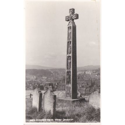 EC140 WHITBY - CAEDMONS CROSS. JUDGES. PRINTED POSTCARD