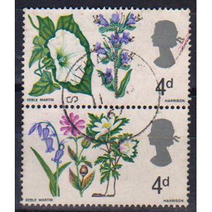 GB 1967 British Flowers vertical pair 2 different 4d values used