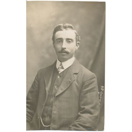 PC18592 Old Postcard. Man. Howes Studios Forbes. Empire. RP