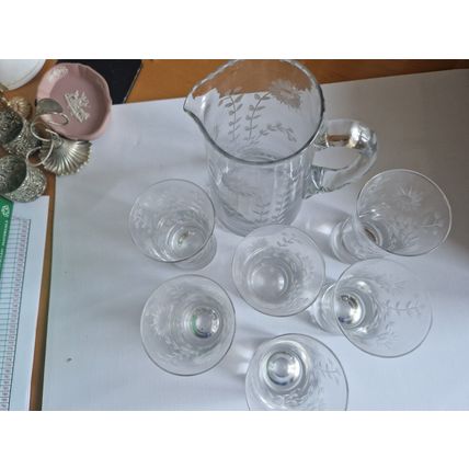 VINTAGE DAISY CUT GLASS JUG AND 6 GLASSES