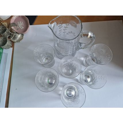 VINTAGE DAISY CUT GLASS JUG AND 6 GLASSES