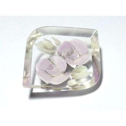 VINTAGE Pretty Clear Lilac & Pale Green Reversed Carved Lucite Floral BROOCH
