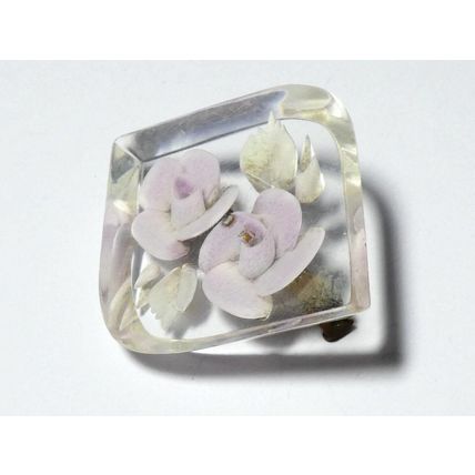 VINTAGE Pretty Clear Lilac & Pale Green Reversed Carved Lucite Floral BROOCH