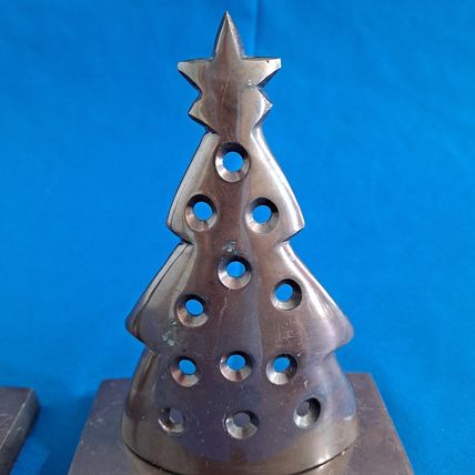 Lot 2 Metal Christmas TREE STOCKING HANGERS Mantel Sitter Holder Metal