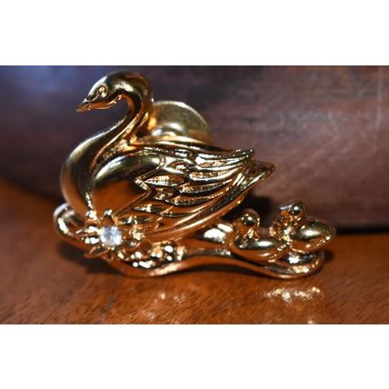 Avon Swan Pin Brooch Gold Tone w/ White Stone