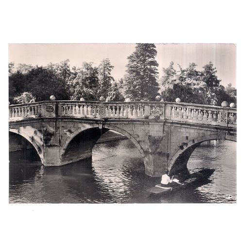 CLARE BRIDGE, Cambridge used vintage postcard dated 1960 RP =