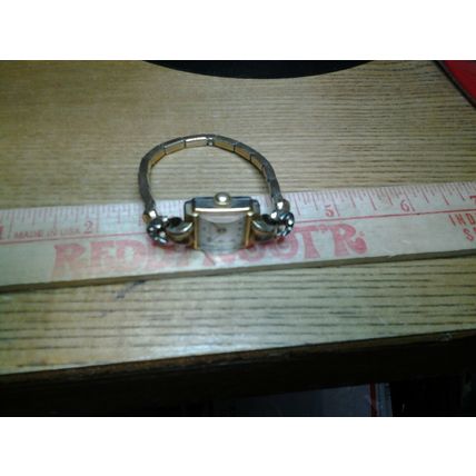 Vintage Ladies Gold Tone Wind Up Nivada Brand Watch