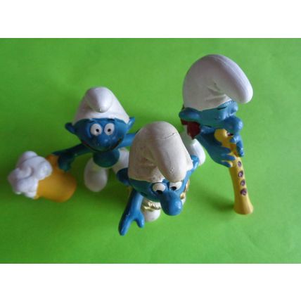 Job lot of 10 smurfs brainy surfer lager gold wreath policeman set 3