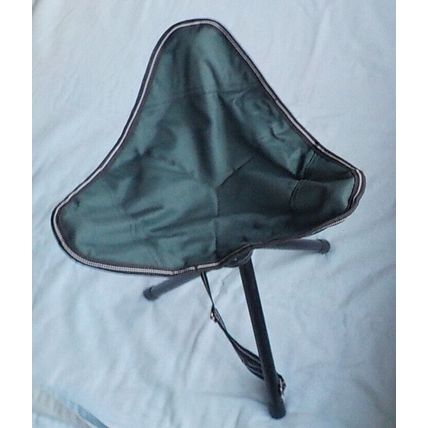 COLLAPSIBLE STOOL THREE LEGS TRAVEL OUTDOOR SEAT c/w CARRY CASE & SHOULDER STRAP