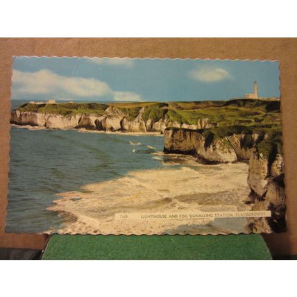 LIGHTHOUSE & FOG SIGNALLING STATION, FLAMBOROUGH, YORKSHIRE unused postcard (a =