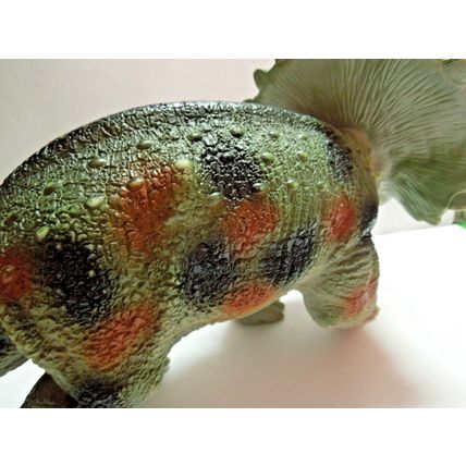 Realistic Soft Plastic Triceratops Dinosaur Figurine 17 inches long! 2009