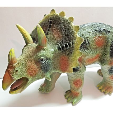 Realistic Soft Plastic Triceratops Dinosaur Figurine 17 inches long! 2009