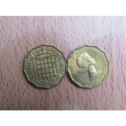 GB 1962 Elizabeth II Brass Threepence 3d Coin High Grade AU