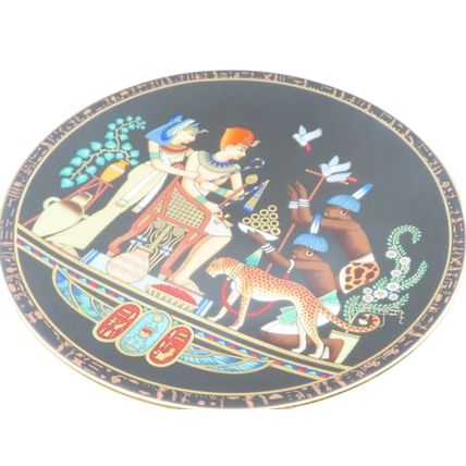 Egyptian Decorative Plate 22 CM Pharoah & Queen with Nubian Slaves Gift Collect