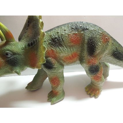 Realistic Soft Plastic Triceratops Dinosaur Figurine 17 inches long! 2009