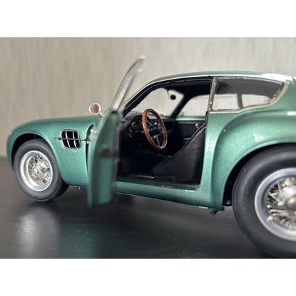CMC M-132 Aston Martin DB4 GT Zagato 1961, Metallic Green 1:18 - VGC