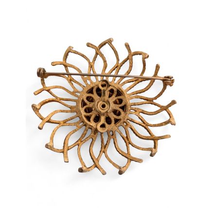 Vintage Gold Tone Round Flower Scarf Pin Brooch Clip Elegant Openwork Eye Design