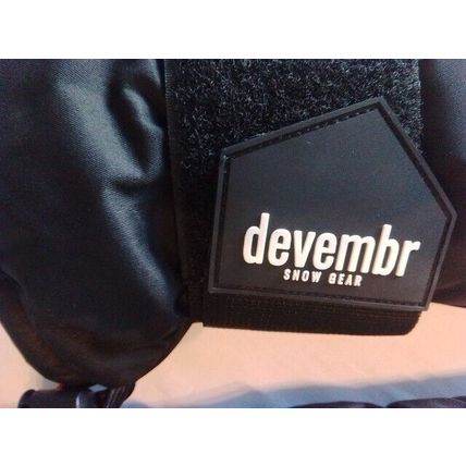 devembr Snow Gear Gloves Ski Snowboarding Black Medium Winter Sports