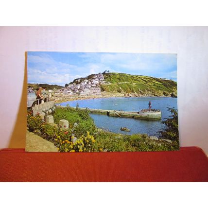 BANJO PIER & BEACH, LOOE,CORNWALL. unused postcard by Jarrold =