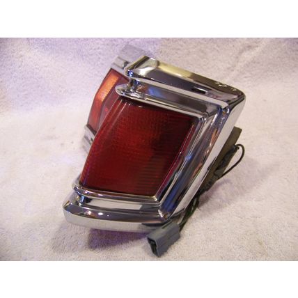 1971 PLYMOUTH CUSTOM SUBURBAN RH OUTER TAILLIGHT LENS & HOUSING STATION WAGON